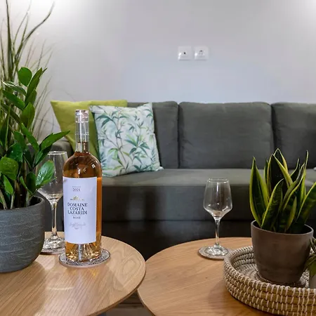 Jonas Port House Apartmán *